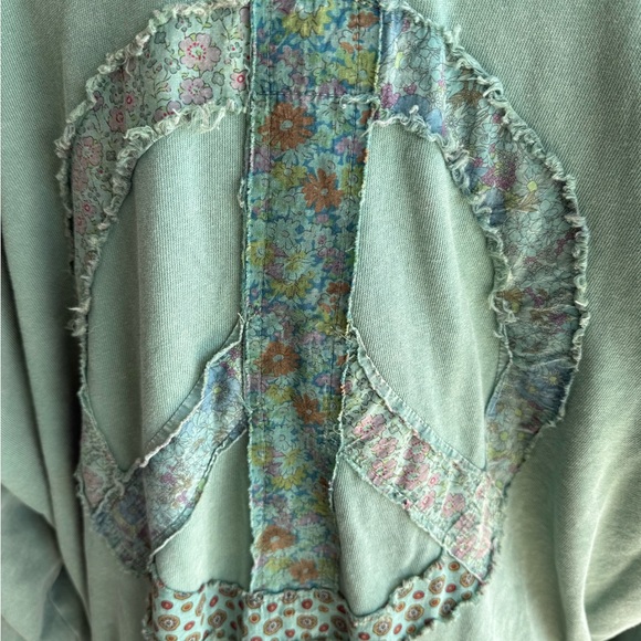 Women’s Easel Green Hoodie Peace Sign Sweater - Picture 6 of 6